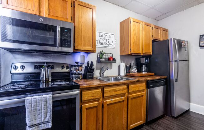 1 bed, 1 bath, $1,050, Unit Apt 1