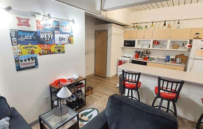 3 beds, 1.5 baths, 1,276 sqft, $2,899, Unit 45R-204