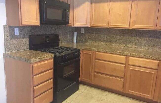 3 beds, 2 baths, $1,550