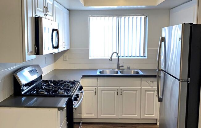 2 beds, 2 baths, 930 sqft, $2,495, Unit 205