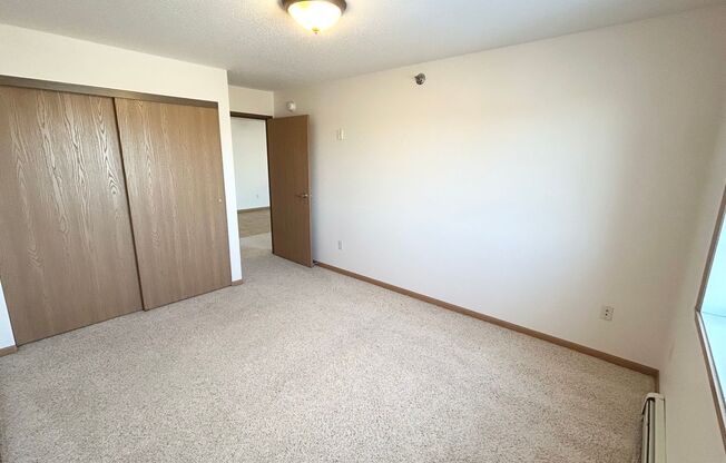 2 beds, 1 bath, 890 sqft, $1,010, Unit 810-302