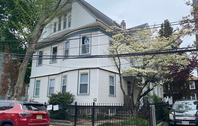 63 BAKERSFIELD ST