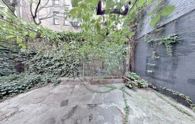 127 E 7 ST