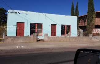 2 bedroom, 1 bath house near downtown