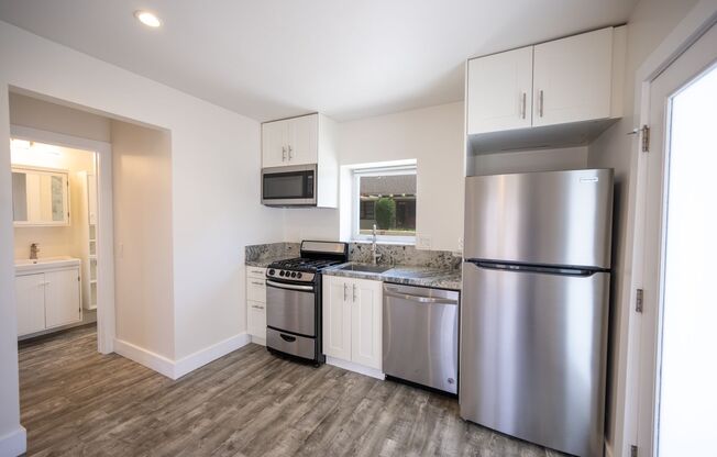 1 bed, 1 bath, $2,995, Unit 644 1/2 Bonair Way