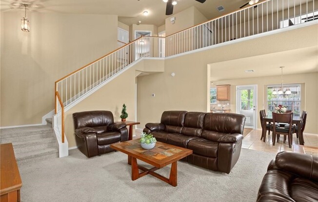 921 GENTRY DR