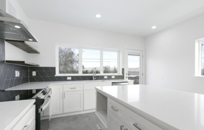 Selah 2br 2ba DBL Garage 5-star Built Green Energy Standards home!