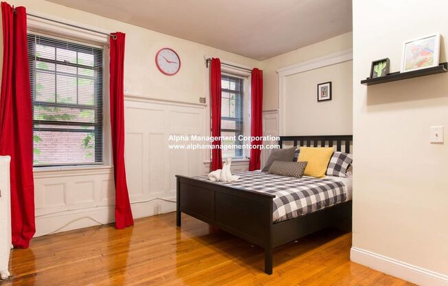 Furnished Dorm-Style Housing In Coolidge Corner.  ALL UTILS INCLUDED.  Bi-Weekly Pro Cleaning
