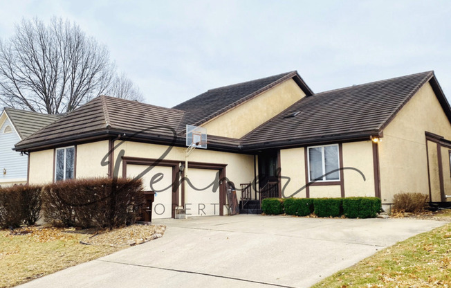 625 SAINT ANDREWS CIR