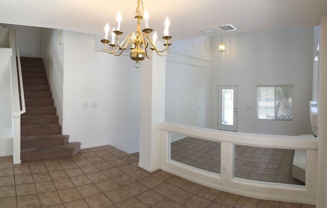 Gorgeous 3Bed/3Bath home located in Royal Highlands!