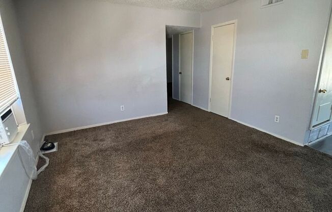 2 beds, 1 bath, $999