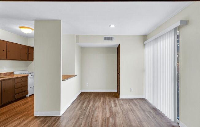 1 bed, 1 bath, 720 sqft, $999