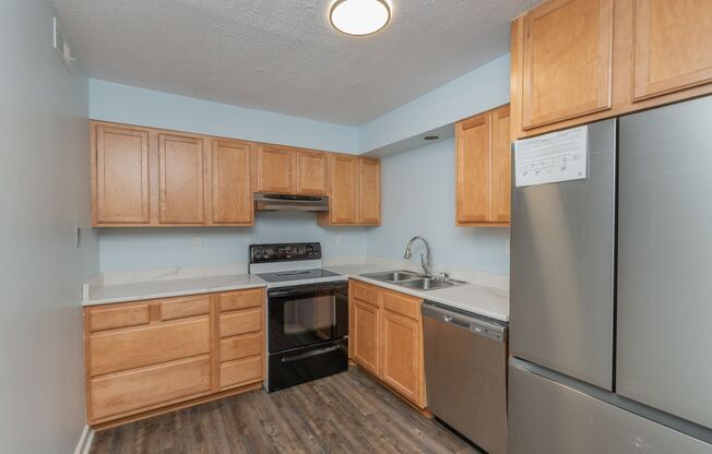 2 beds, 2 baths, $2,100, Unit 17E