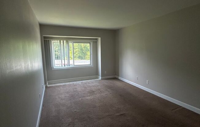 3 beds, 2.5 baths, 1,636 sqft, $1,379, Unit 729