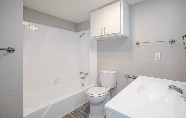 Bathroom With Bathtub at Arbor Pointe at Hillcrest, Arkansas, 72205