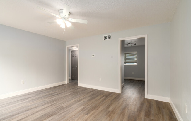 2 beds, 1 bath, 825 sqft, $1,429, Unit 403