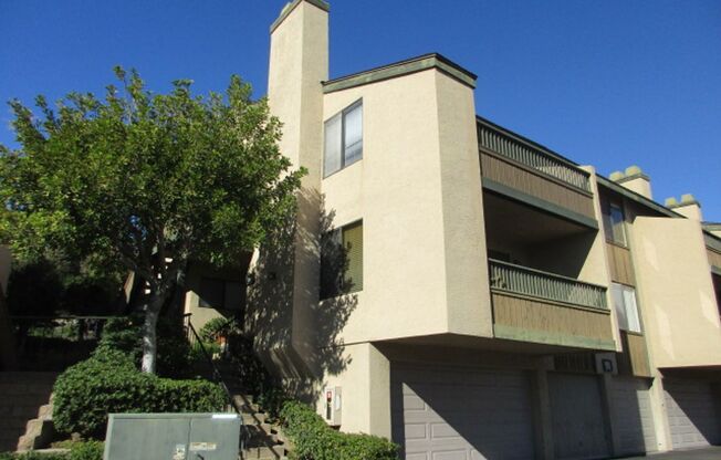 Parkway Manor Community - La Mesa - Upper Unit - Remodeled - 2 Car Garage
