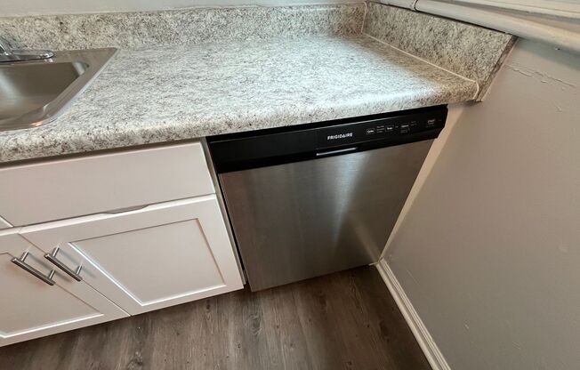 2 beds, 1 bath, 800 sqft, $899, Unit 404
