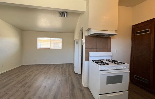 1 bed, 1 bath, $825, Unit 2