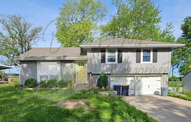 BEAUTIFUL HOME IN THE NORTHLAND!!!
