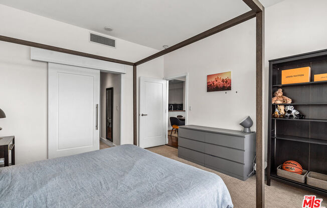 1 bed, 2 baths, 1,120 sqft, $6,000, Unit 36F