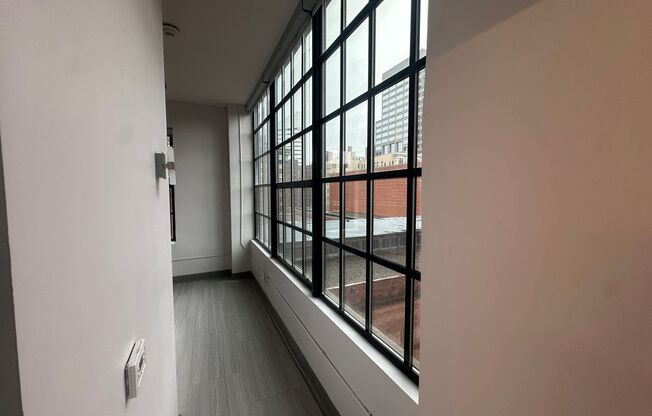 1 bed, 1 bath, 640 sqft, $1,595, Unit 605