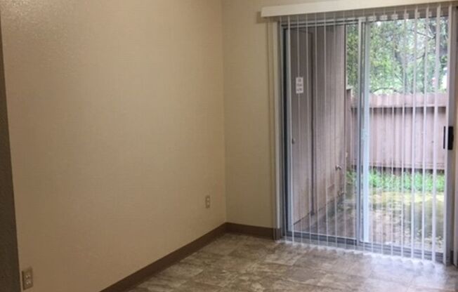 2 beds, 1 bath, $1,000, Unit 2