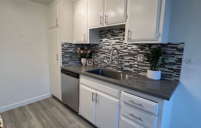 2 beds, 1 bath, 1,100 sqft, $2,575, Unit 241-41