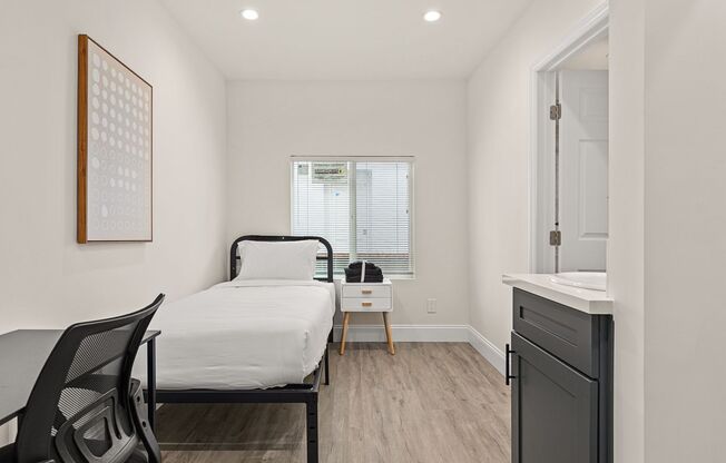 A 5 bedroom, 3 bathroom apartment with common areas and a fully functional kitchen at 1738 Kelton Ave.