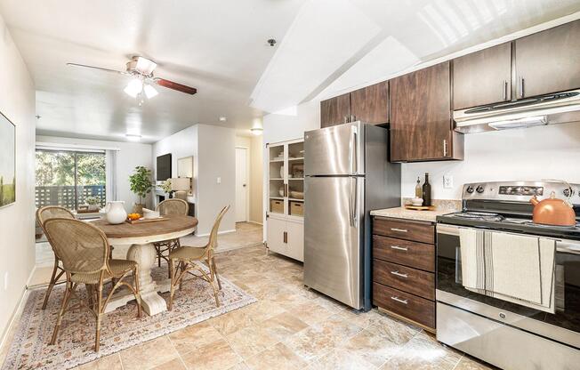 2 beds, 2 baths, 970 sqft, $1,905