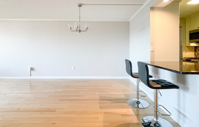 1 bed, 1 bath, 879 sqft, $3,750, Unit 11J