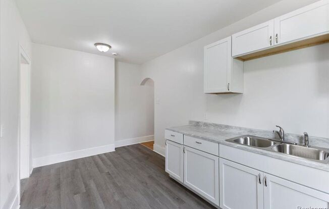 2 beds, 1 bath, $1,375