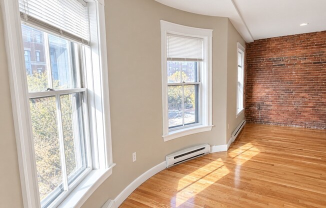 2 beds, 1 bath, 850 sqft, $3,850, Unit TEN