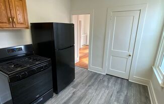 1 bed, 1 bath, 990 sqft, $1,200, Unit 113 E. LEMON ST, APT. #2