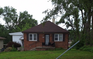 2512 N 78 AVE