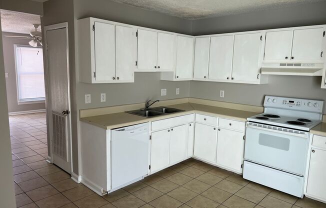 Unfurnished 2 Bedroom, 1.5 Bath Town Home in Socastee Available Soon!