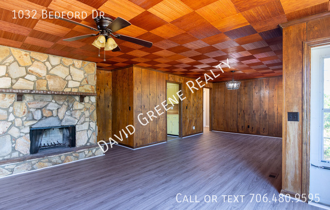 1032 BEDFORD DR