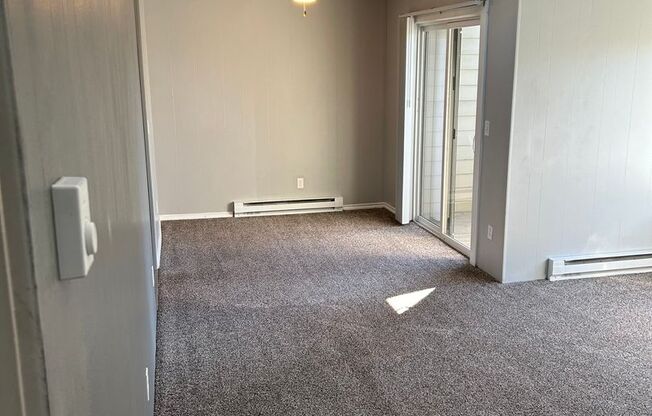 2 beds, 1 bath, 700 sqft, $1,695, Unit C17