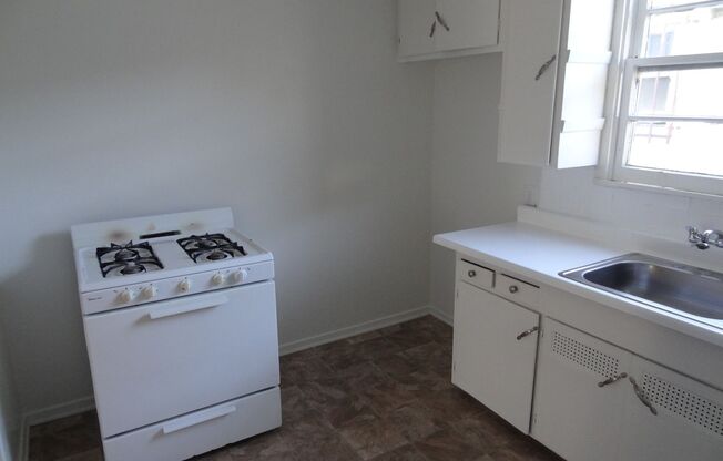 (AR/JI/YO:C) 10812-32 1/2 White Street