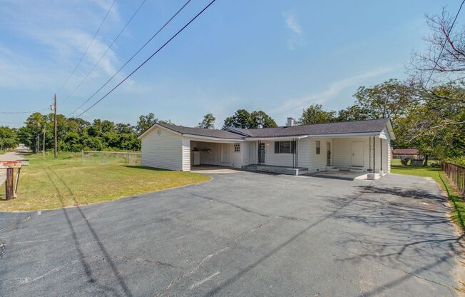 LABOR DAY SPECIAL *** $150.00 *** OFF FIRST MONTH'S RENT