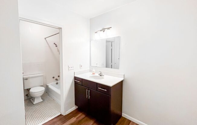 Studio, 1 bath, 400 sqft, $899, Unit 207