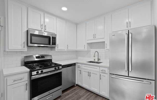 1 bed, 1 bath, $2,395, Unit 202