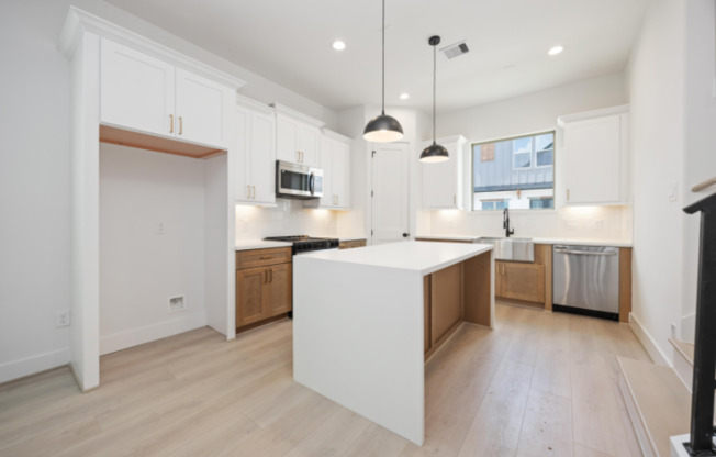812 #E CURTIN ST