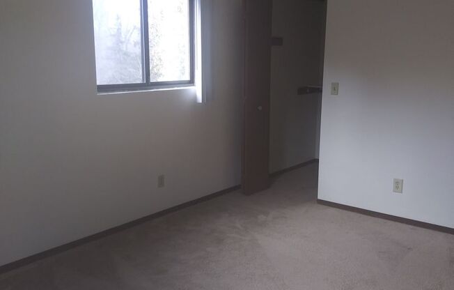 2 beds, 1 bath, $790