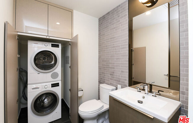 1 bed, 1.5 baths, 843 sqft, $2,950, Unit 2401