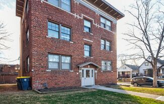 Charming & Updated | Spacious Layouts Near KCAI & UMKC in historic Hyde Park