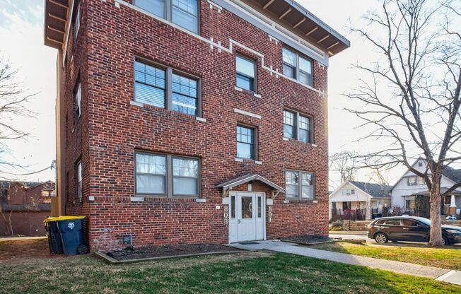 Charming & Updated | Spacious Layouts Near KCAI & UMKC in historic Hyde Park