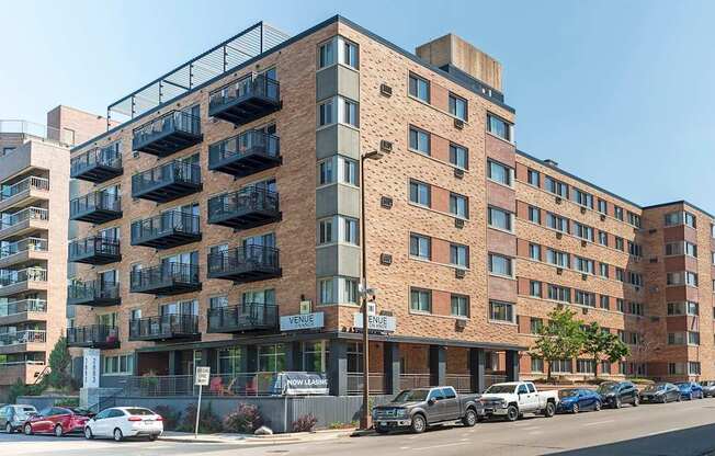 A large apartment building