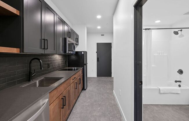 Studio, 1 bath, 392 sqft, $1,025, Unit 404