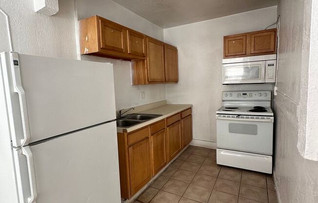 1 bed, 1 bath, $750, Unit 202